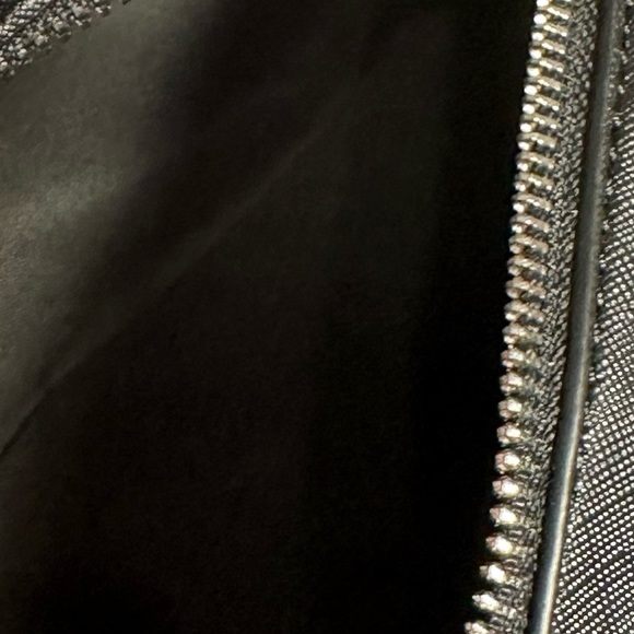 Mad Engine Red Lip Crossbody Bag Halloween Theme Vampire Fang - Picture 7 of 10